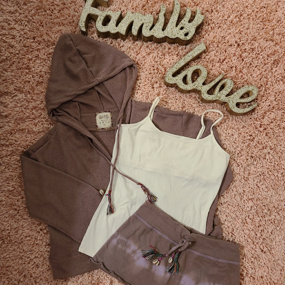 Unique Medium Purple Light Sweater W/hood.